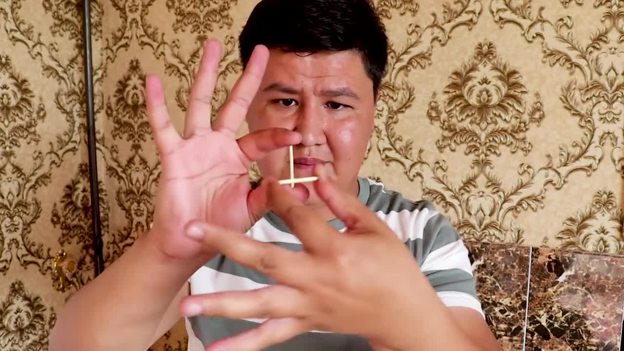 4 EASY MAGIC TRICKS REVEALED !