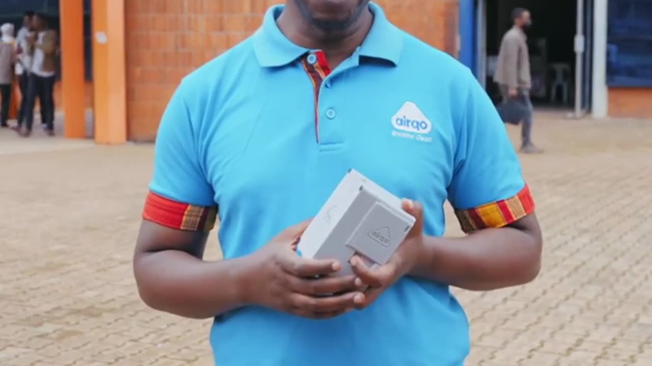 THE MAN WHO FIXING THE AIR