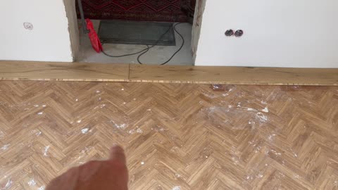 Living Room part 3: Hardwood laminate flooring