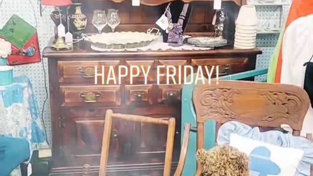 It's Friday!!!! 😊✌️😃 #columbiatn #muletown #shopping #treasures