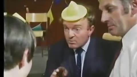 "Roll on Four O'Clock" (19Dec1970) Colin Welland -COMPLETE-