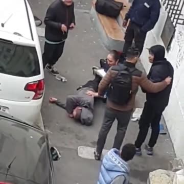 Francia | Un 'ser de luz' africano agrediendo y robando a un anciano francés.