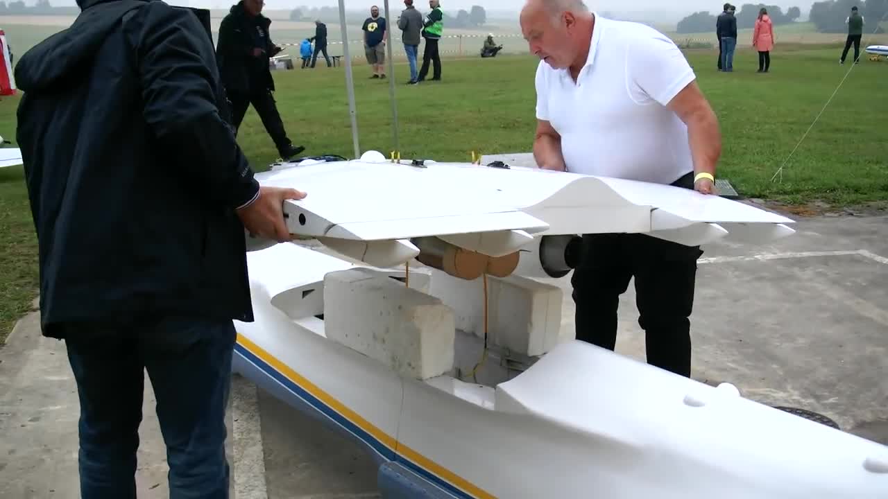 NICE FLIGHT AND HARD LANDING !!! GIGANTIC 93KG XXXL RC ANTONOV AN-225 MRIJA SCALE MODEL AIRCRAFT-2