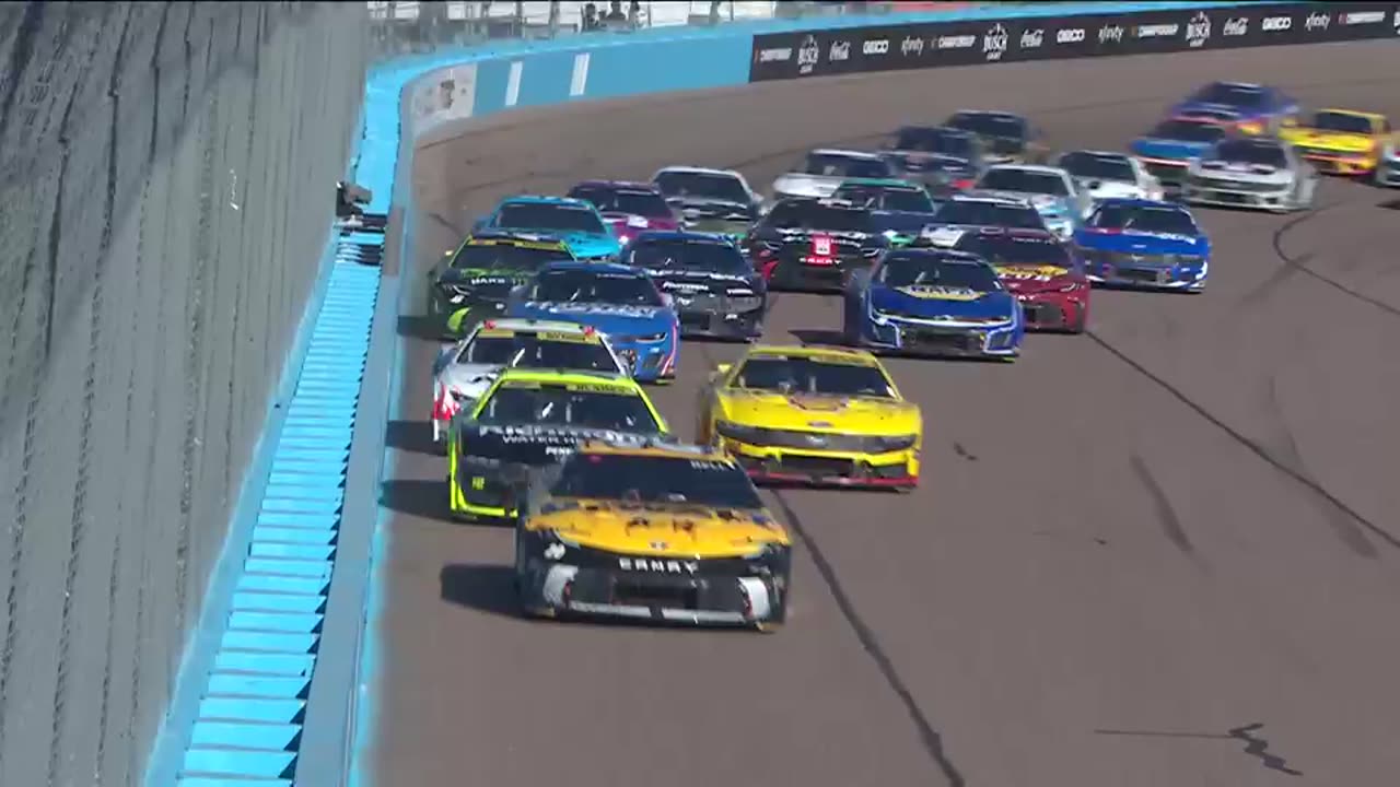 Tyler Reddick makes aggressive pass on restart