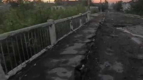 Battle scenes. In one video, Ukrainian soldiers are seen crossing the destroyed