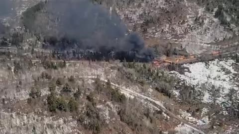 🚨🚨🚨Another train derailment near water, in Maine.