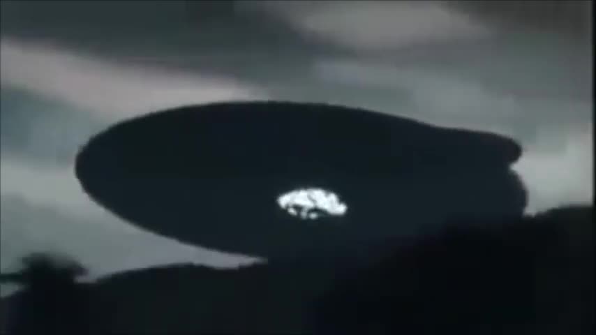 **BREAKING NEWS** UFO SPOTTED OVER MALAYSIA | PEOPLE FREAK OUT!