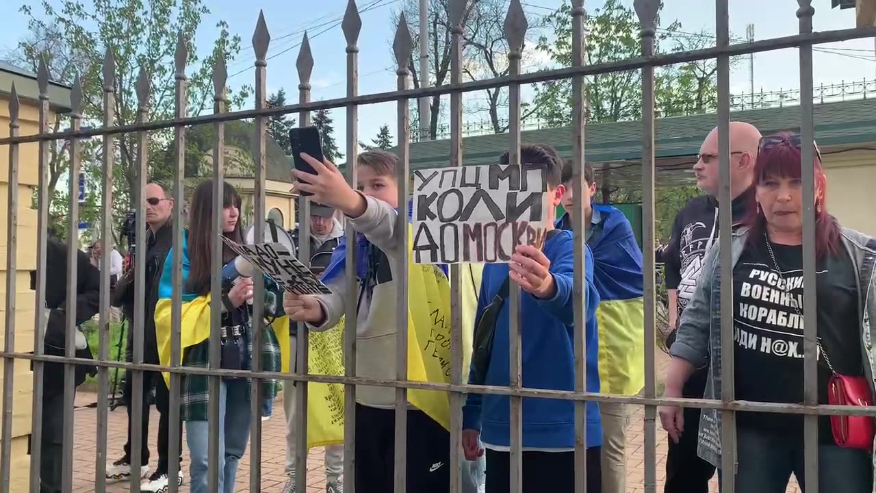 Indoctrination in Ukraine. Young children harassing Orthodox parishioners