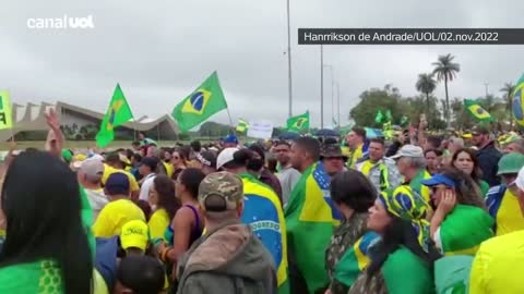 Bolsonaristas pedem intervenção e que Exército 'saia do quartel' em Brasília