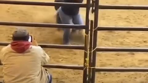 Watch a huge Spanish bull hit a woman with a strong blow