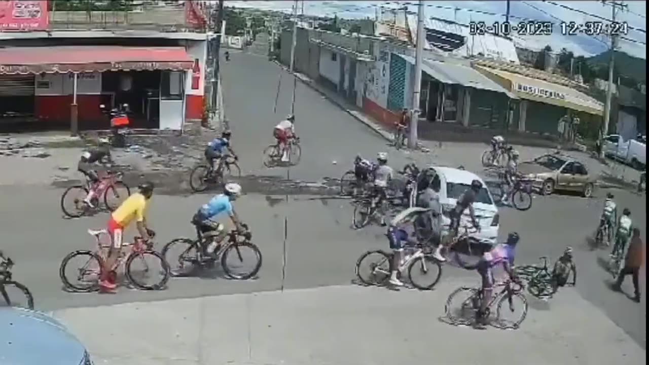 Car interrupts cycling race