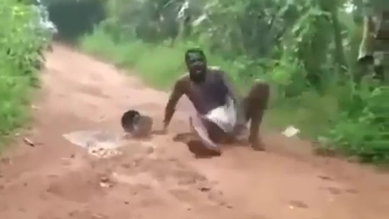 New funny 🤣🤣🤣 video 🎥 ever pambu village uncle was scare by snake 🐍🐍🐍