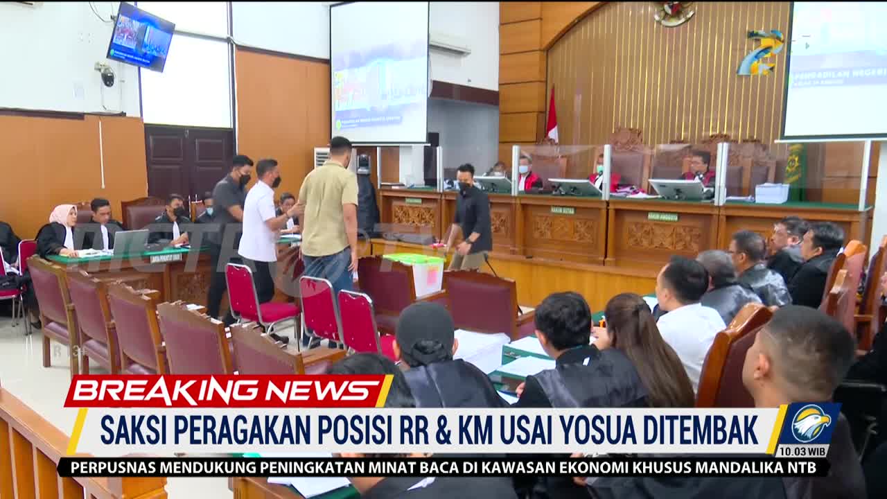 "BREAKING NEWS - Saksi Adzan Romer Peragakan Posisi Ricky dan Kuat Usai Kejadian Yosua "