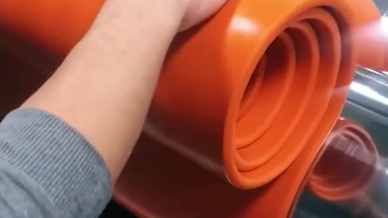 Let's take a look at the process of refining silicone