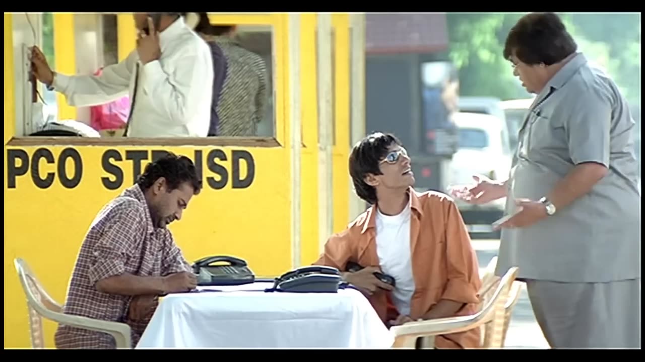 क्या.. हालत हो गया है! भिखारियों के सात सोना पड़ रहा है | RUN Movie Back to Back Comedy Scenes 1