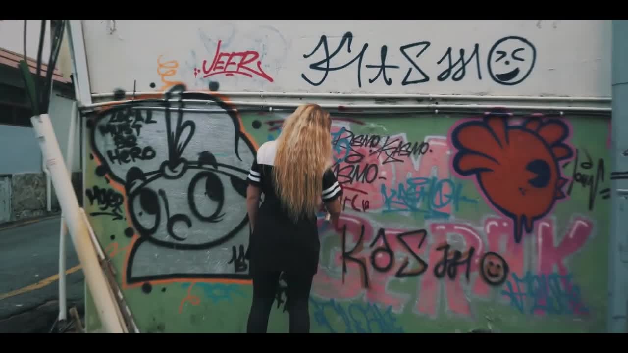 TEENAGE GIRL MAKES AMAZING STREET ART! Short film by QZ AU