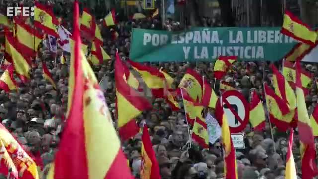 Más de 500.000 personas en Cibeles contra el Gobierno "totalitario" de Sánchez