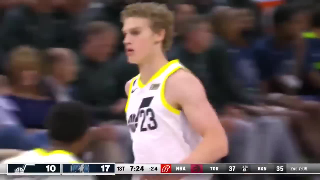 Lauri Markkanen with the crazy poster dunk on Rudy Gobert 😳
