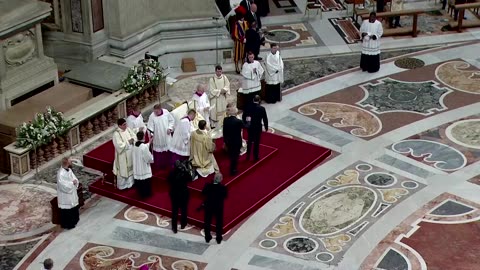 Pope encourages hope amid 'icy winds of war' at Easter vigil