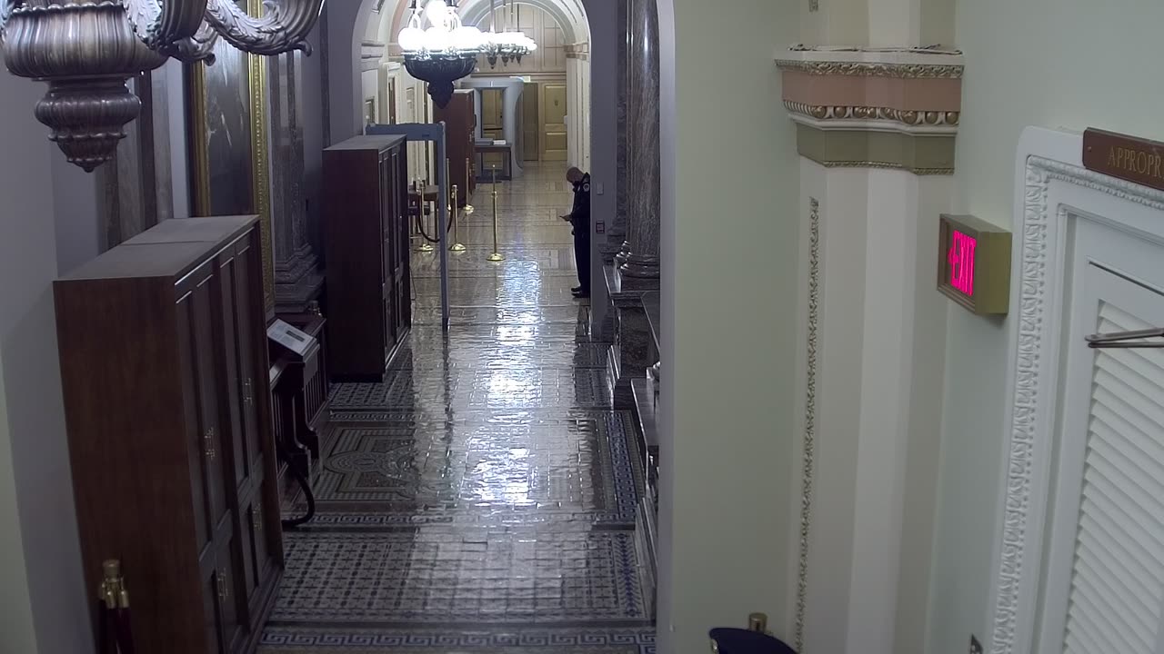 Camera0360USCH03PHouseGalleryWestNearH323_2021-01-06_Starting_at_21h41min44s607ms.mp4