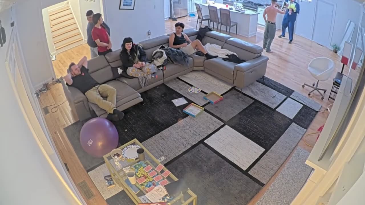 Jason Goldstriker Tests the Quality of the Kitchen Hardware [Day 6] - Fishtank.live