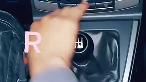 Car ko Kesy gear lgaty hi aye s vedio Mai hum AP ko sikhaty hai