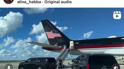 President Trumps landing at airport in new Trump Force One at Texas Rally 10-22-22