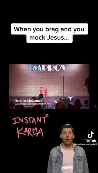 Collapses on stage after admitting quadruple jabbed