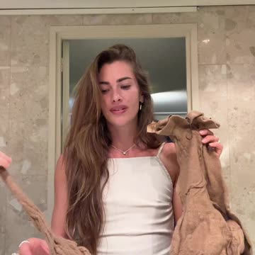 Clara Berry - A really bad cinderella 🙄