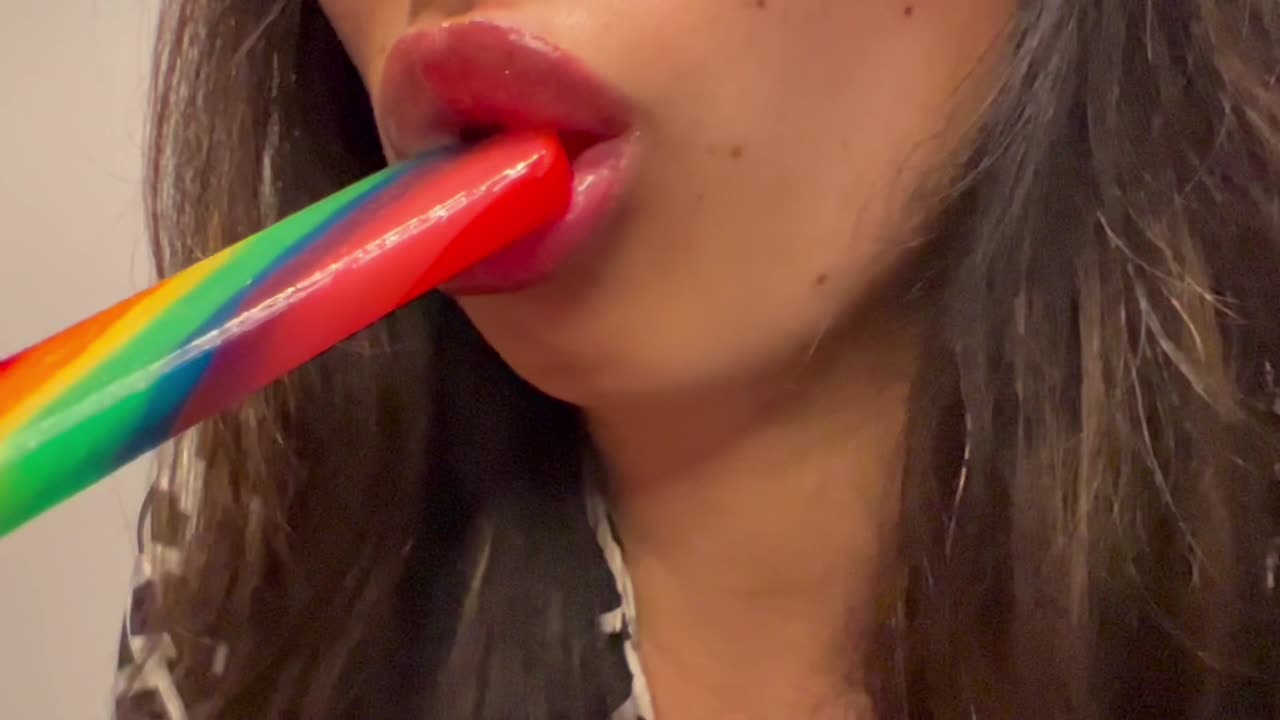 ASMR LICKING LOLLIPOP IN A SENSUAL WAY