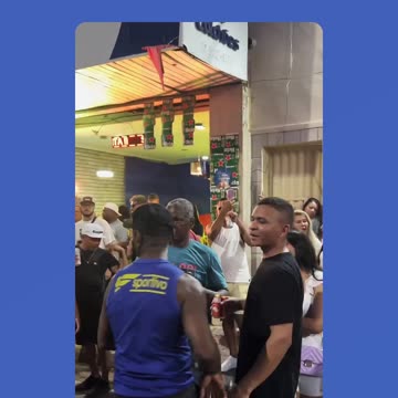 Maloka randomly walks through the crowd and faces a lucky person to take a wave