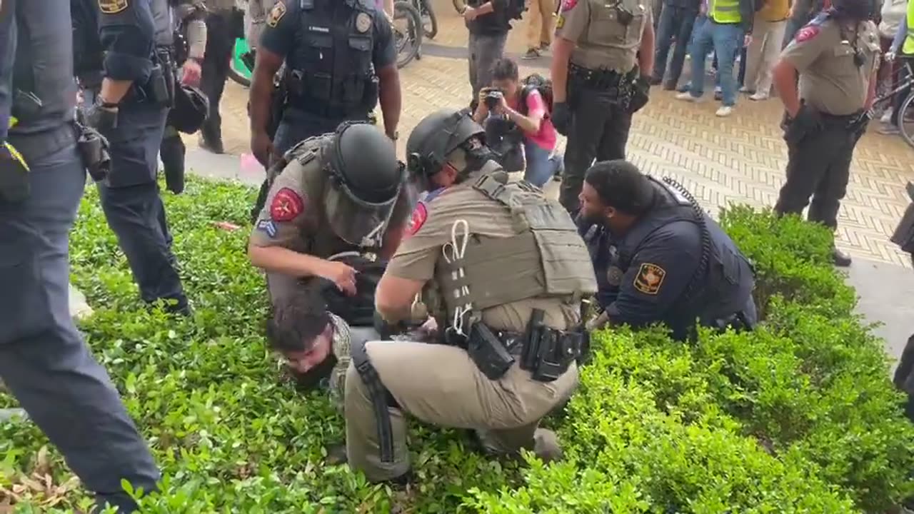 Riots at University of Texas @ Austin Raw