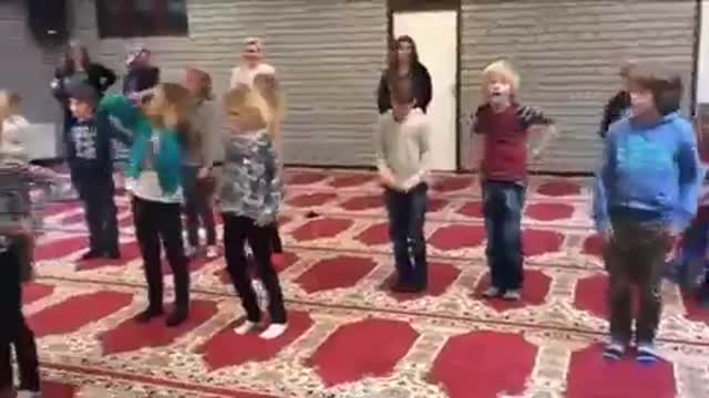 Στο Βέλγιο τα παιδιά μαθαίνουν να προσεύχονται στον Αλλάχ στο όνομα της "ανεκτικότητας" και της "διαφορετικότητας"!