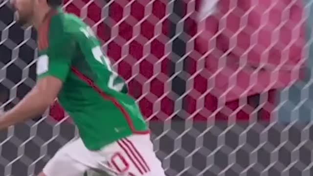 Wojciech Szczesny save ensures Poland clean sheet v Mexico