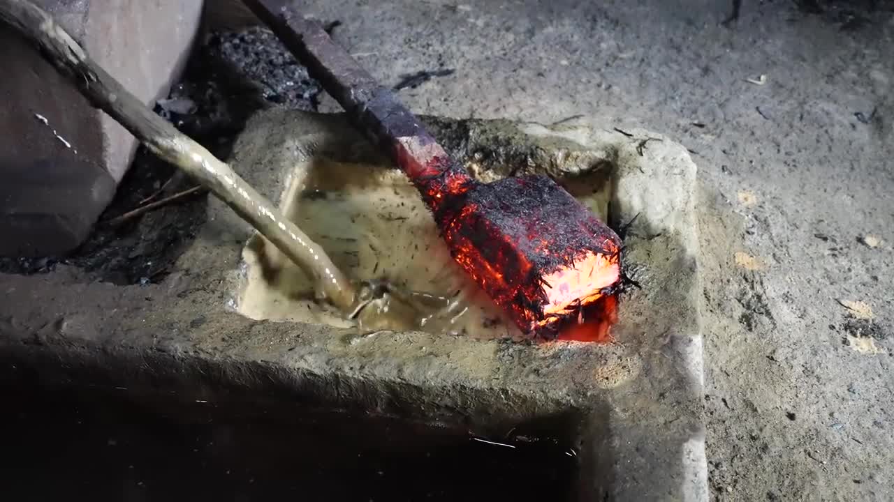 How Japanese samurai swords were made. A 75-year-old swordsman who has made 1,000 Japanese swords10