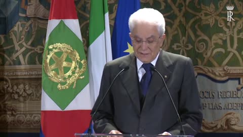 Mattarella esalta i golpisti della trilaterale