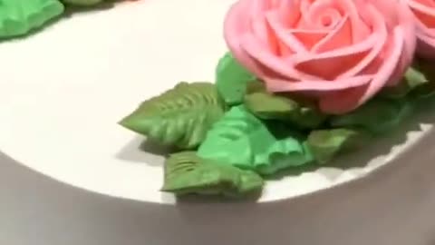 Stunning birthday cake decorating technique 💝💝 #shorts (1)