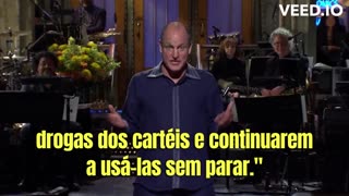 Woody Harrelson começou sua atuação no SNL criticando a Big Pharma: