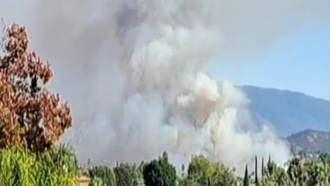 Garden Fire Plume Fallbrook, California.