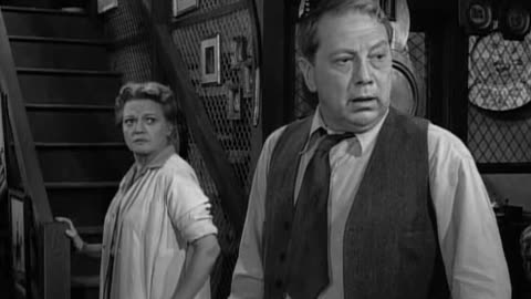 The Twilight Zone S02E02 The Man in the Bottle