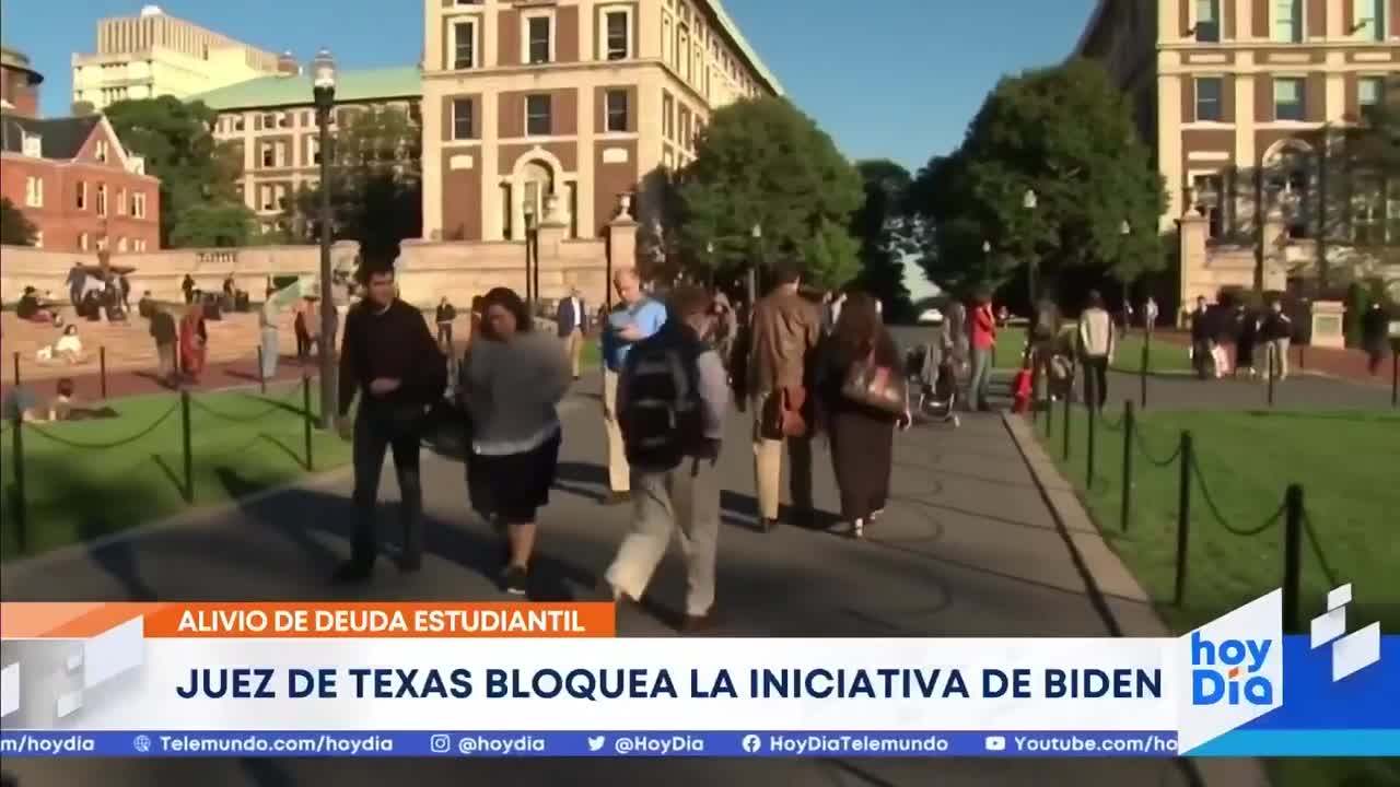 Un juez de Texas bloquea el alivio para la deuda estudiantil impulsado por Biden