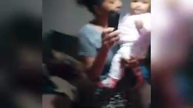 Mamãe dançando comigo , quando eu crescer eu também vou dançar balé, eu sei ainda estou aprendendo😁