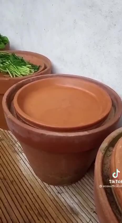 Off-grid fridge system