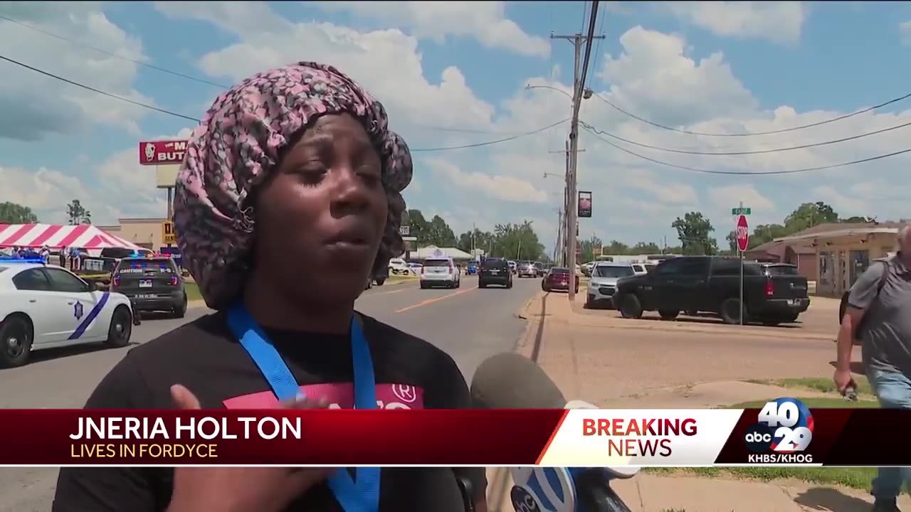 Three Killed In Shooting At Grocery Store In Central Arkasnas