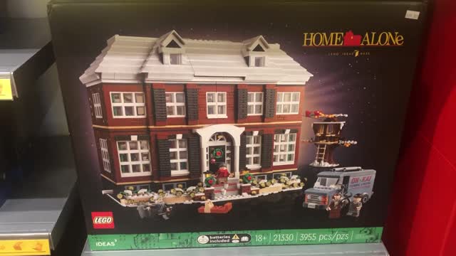 Great Mall LEGO Store Home Alone for Cost 12月3日2022年