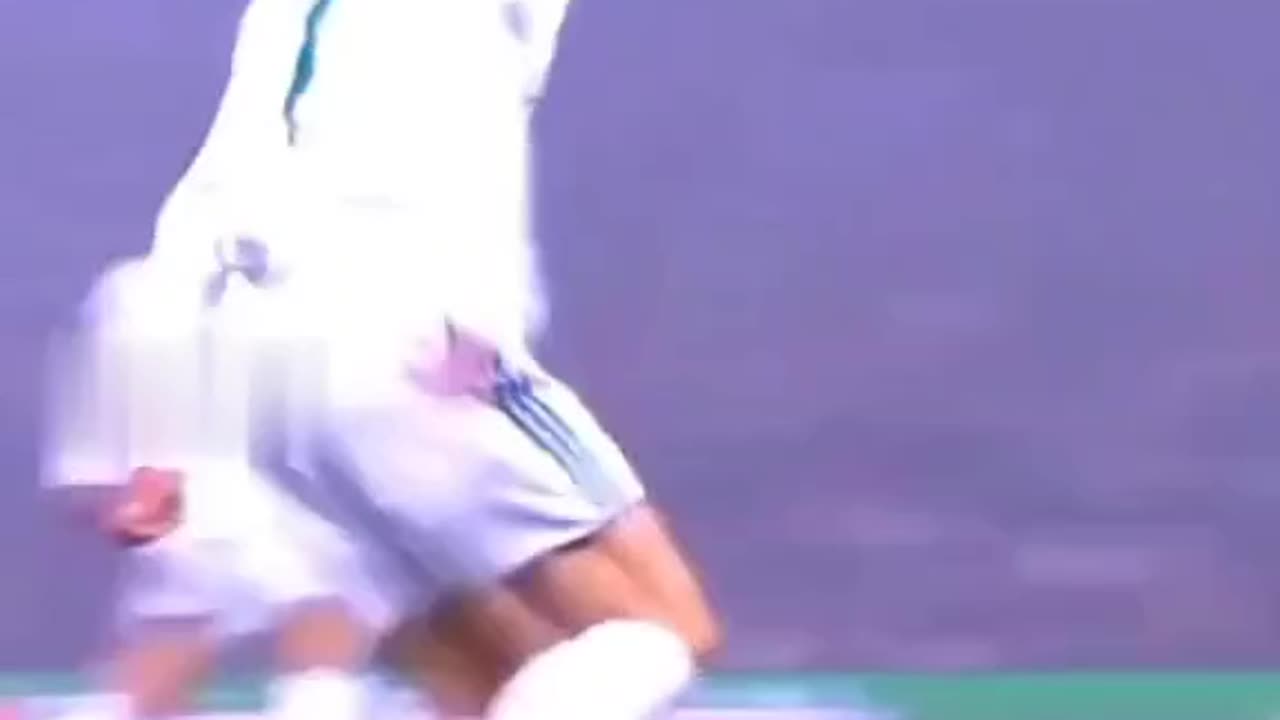 Ronaldo's Signature Dribbling Techniques for Success"