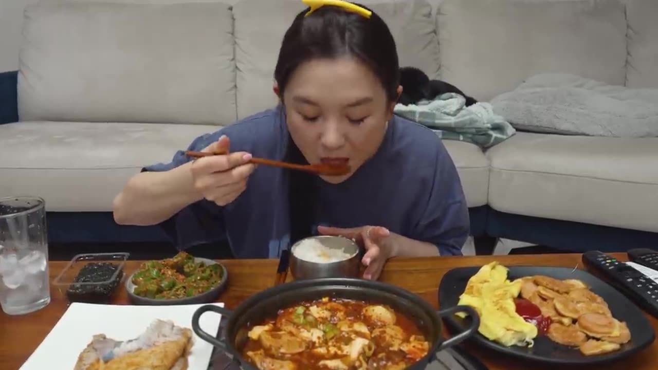 Real Mukbang:) Boil in one pan Sundubu-Jjigae! & Grilled flounder (ft. pink sausage)