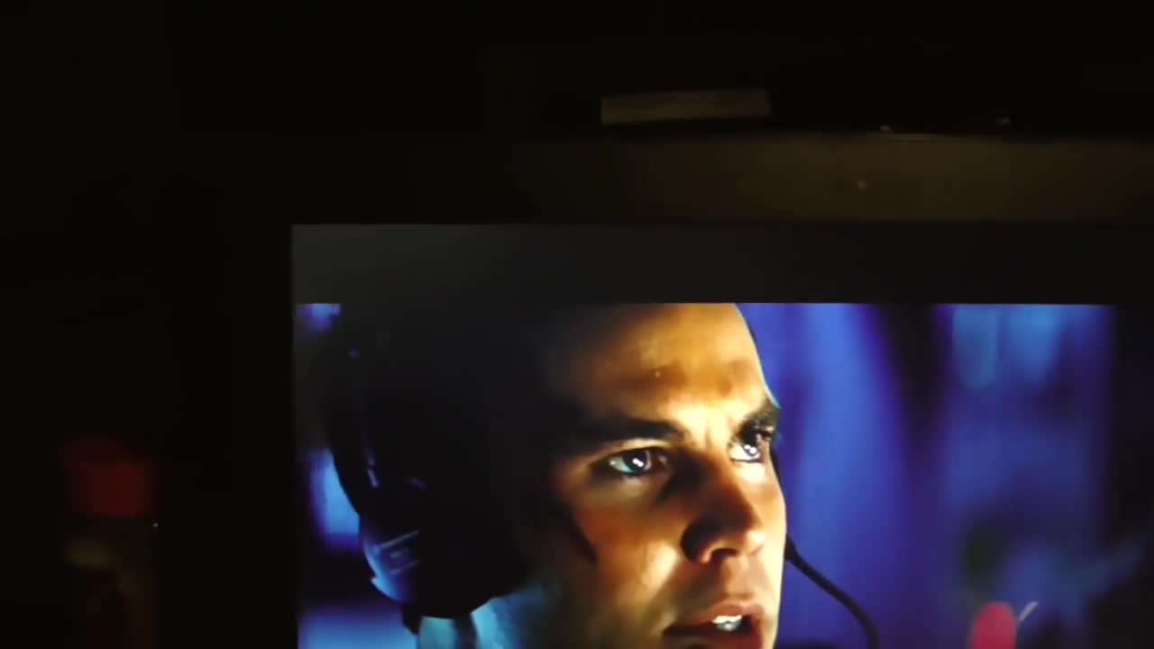 211. Gigabyte P35X 1080p LED Display Large Flaw