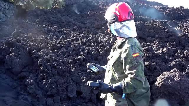 Military monitors toxic gas from La Palma volcano