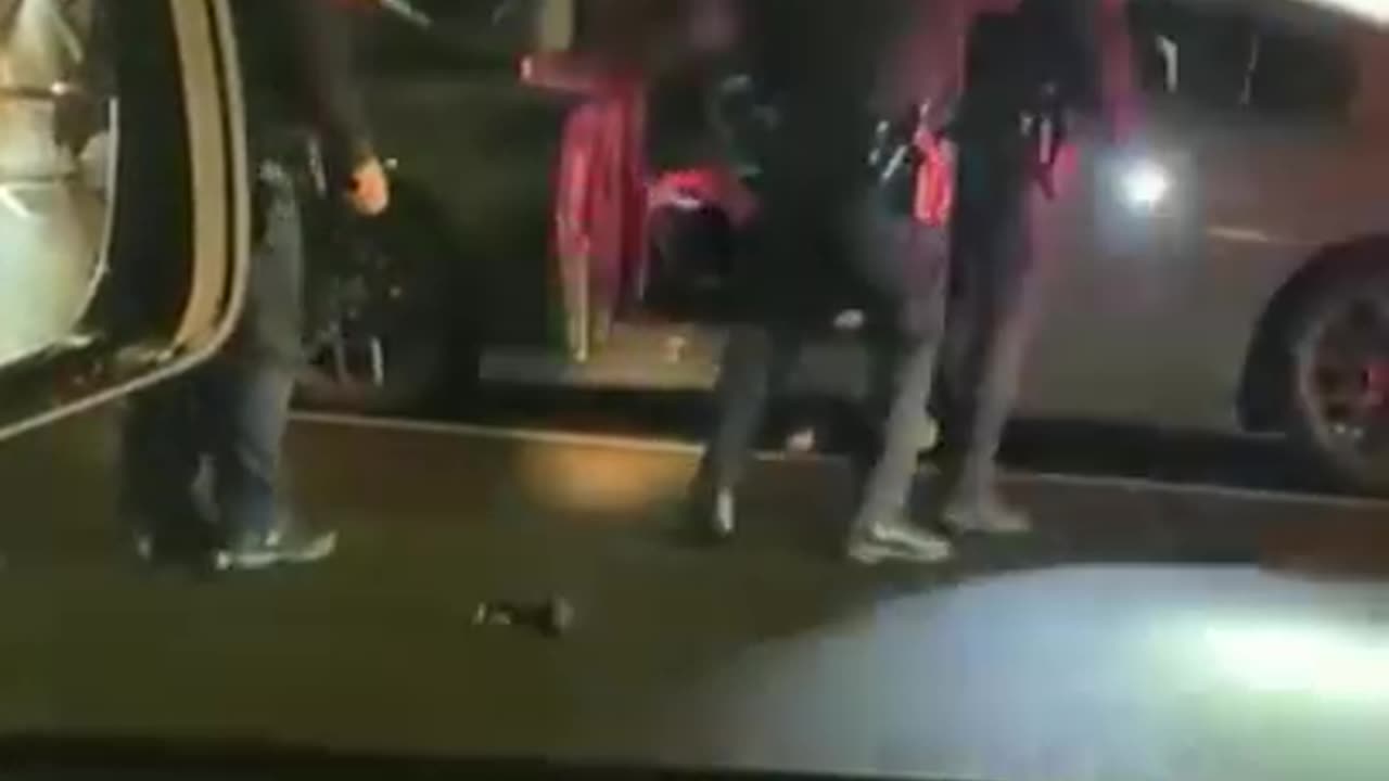 3 Cops Unable To Secure One Criminal